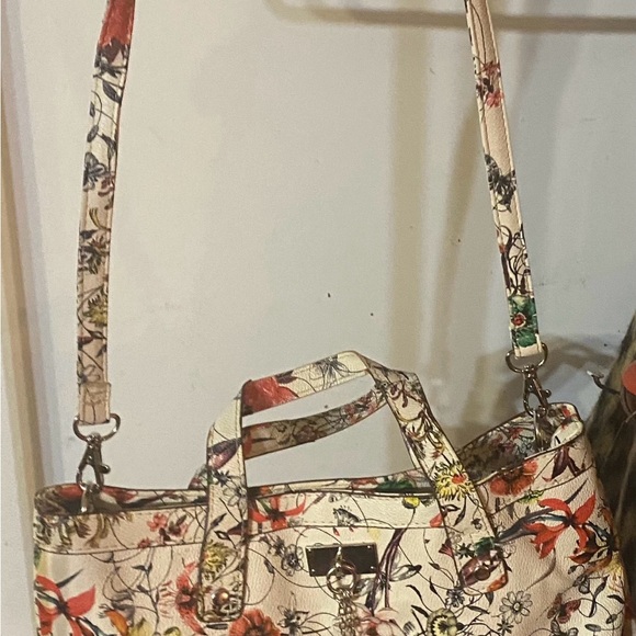 Handbag by designer CARLOS By Carlos
Santana Floral design - Picture 2 of 16